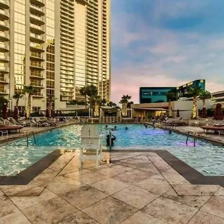 Mgm 12809 Signature Studio Strip View